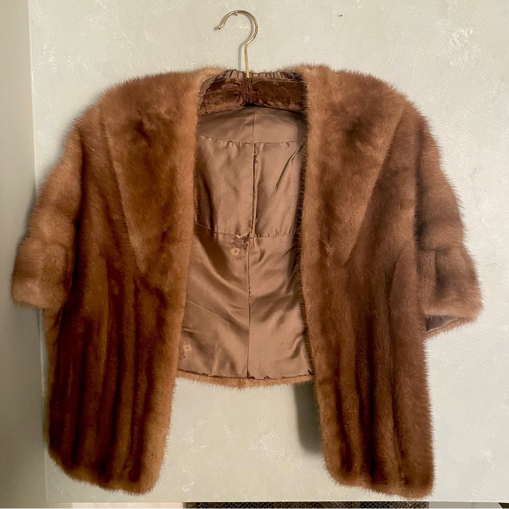 Luxurious Women’s Vintage Fur Shawl - Perfect for Any Elegant Occasion!